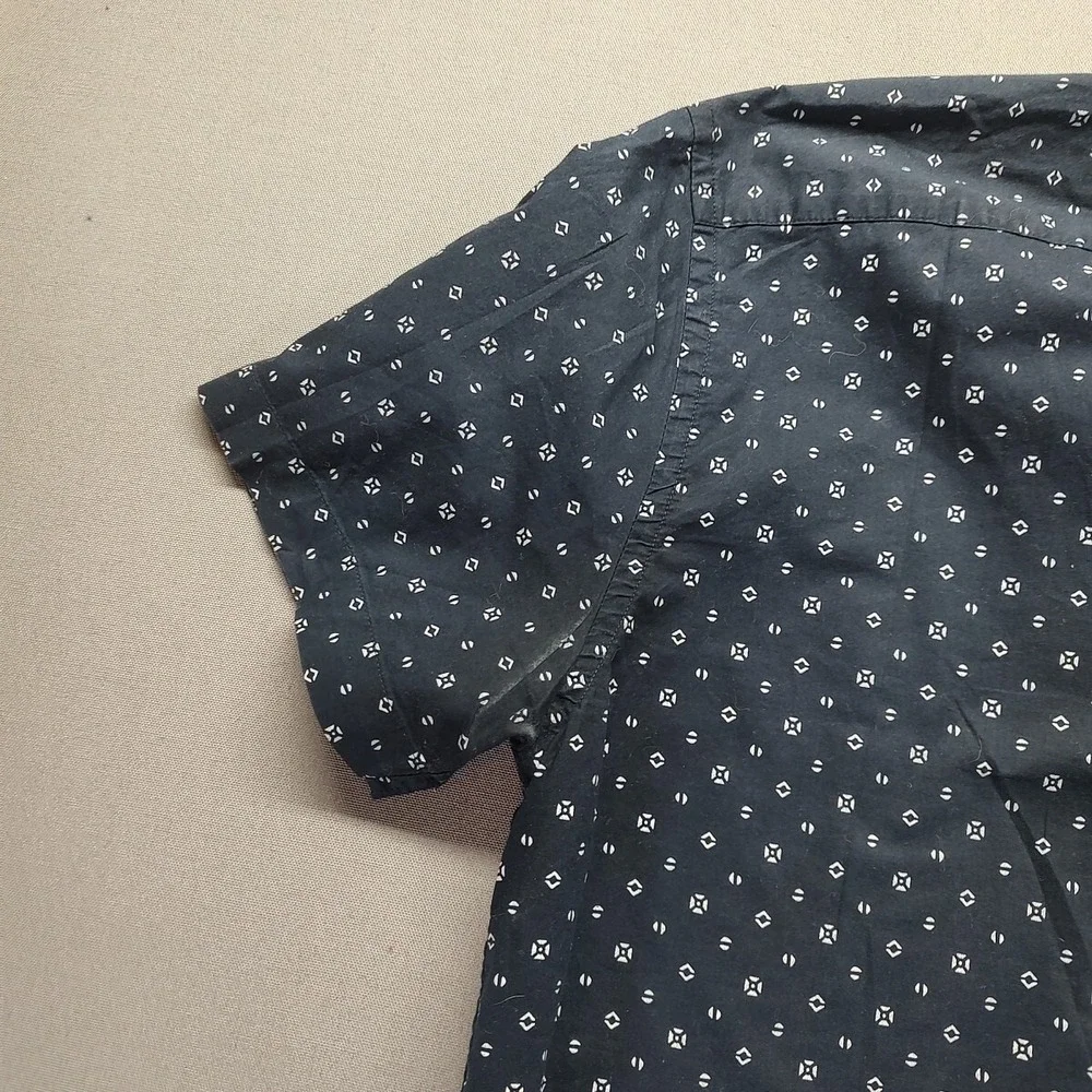 Banana Republic Men's Blue Dress Shirt Size Large Short‎ Sleeve